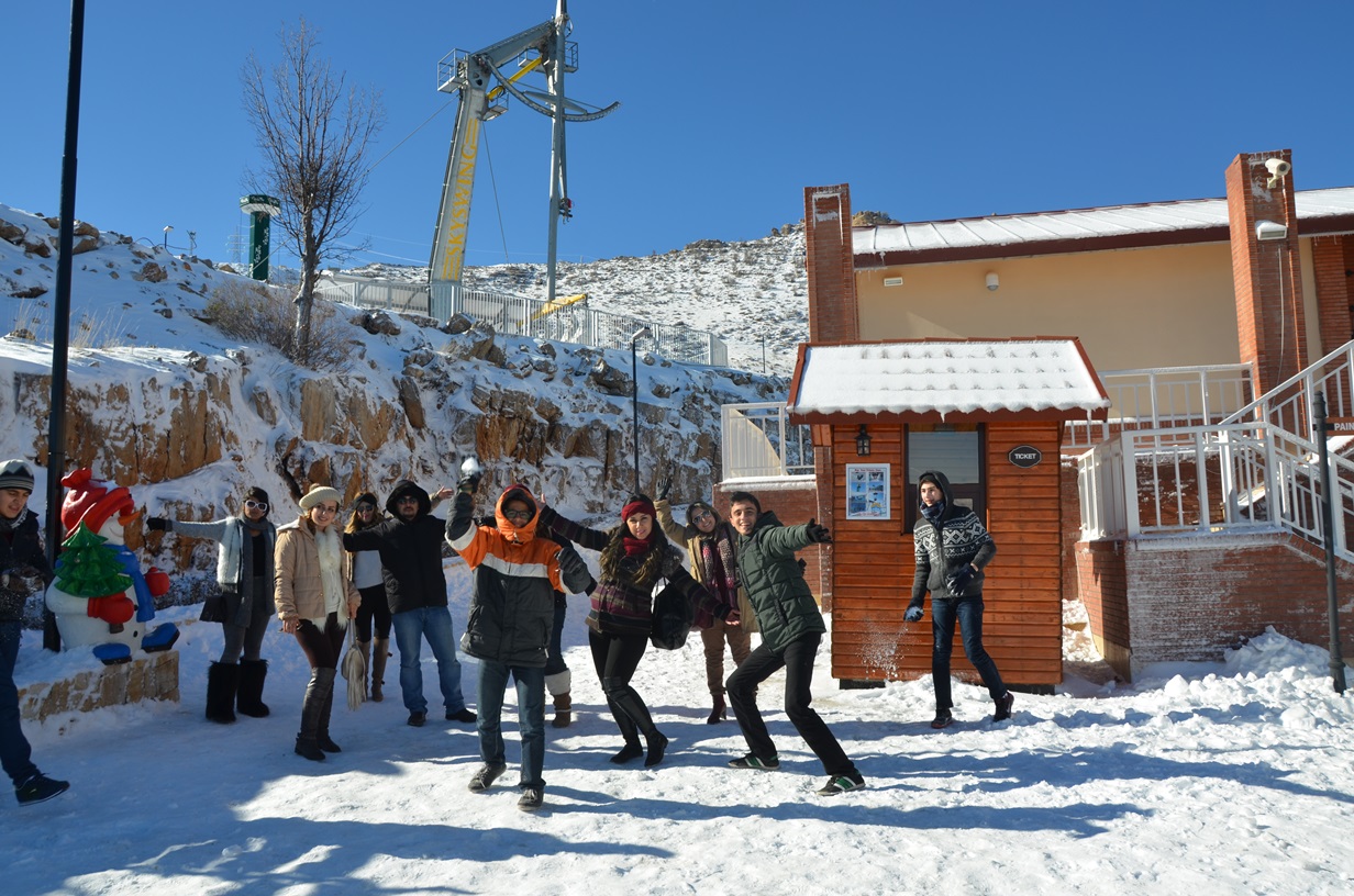 Students and Teachers Visit Korek Mountain